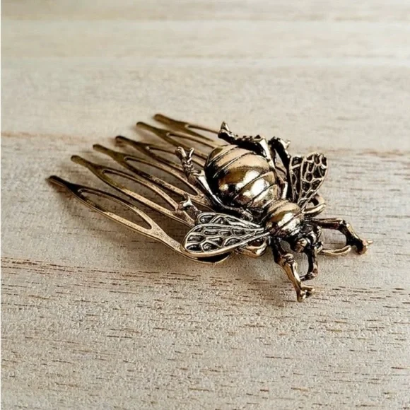 Intricate Bronze Bee Design Hair Combs - Picture 3 of 6